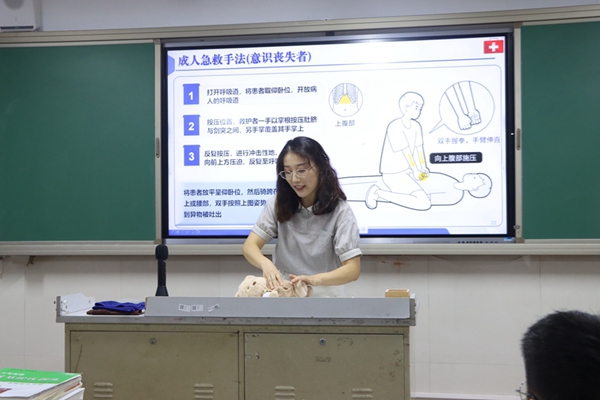 高三调研08.jpg