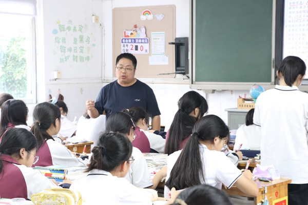 高三调研14.jpg