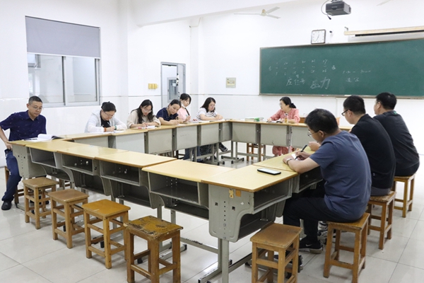 高三调研35.jpg