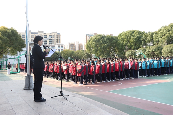 以宪为纲，与法同行  ——湟里高中举行法治副校长聘任仪式暨国家宪法日主题宣讲活动